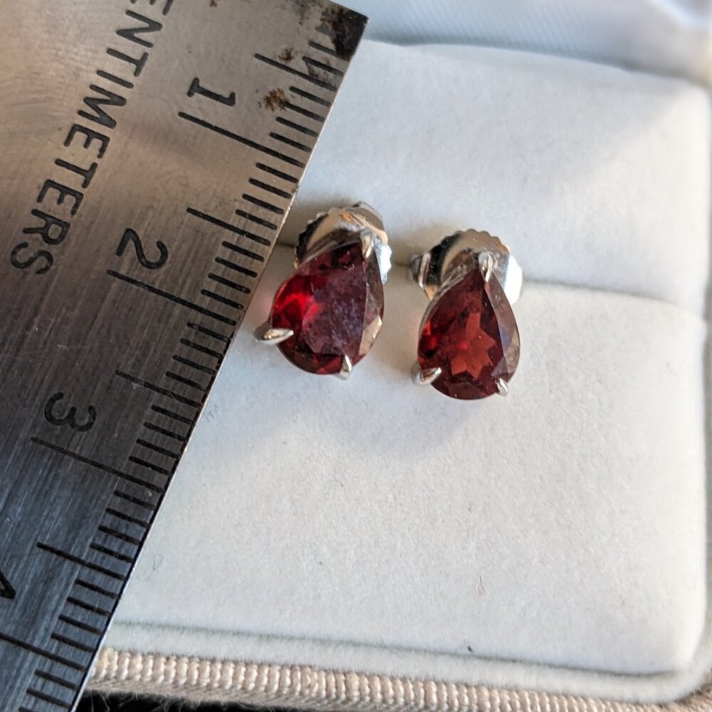 Gorgeous Pear Shaped Garnet Earring and Necklace set in Sterling Silver - Picture 6 of 15